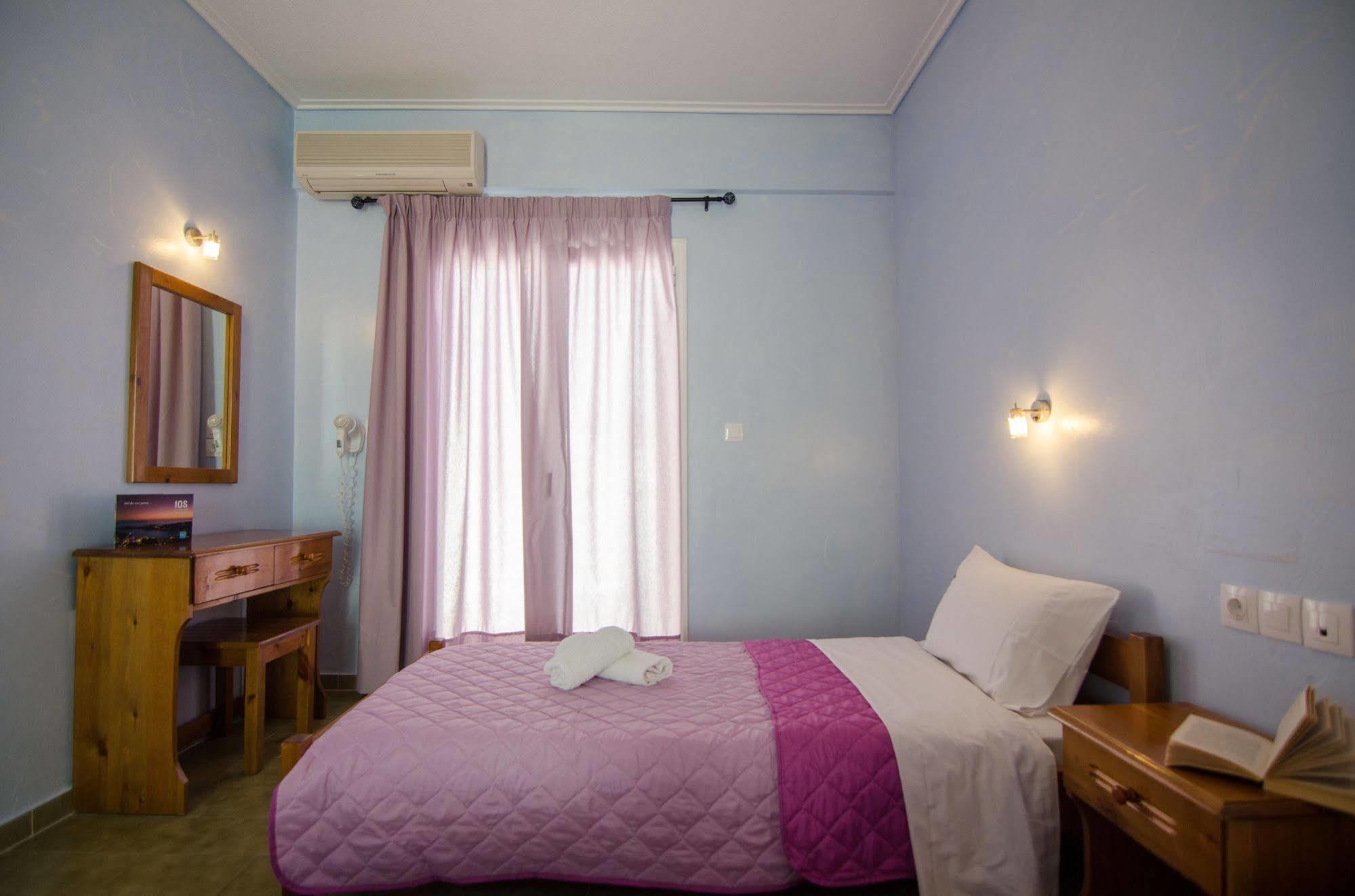 George & Irene Hotel イオス島 チョーラ エクステリア 写真