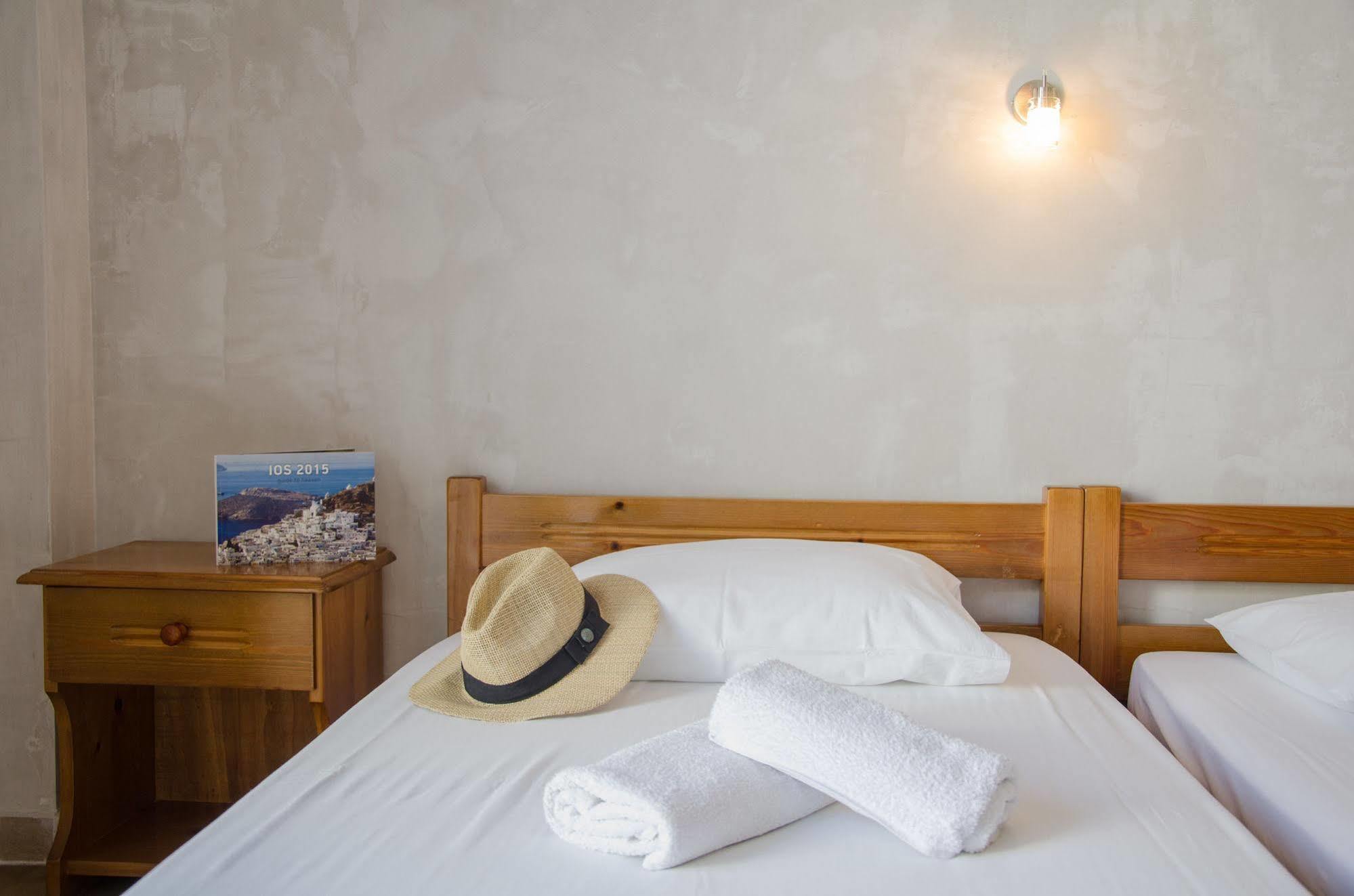 George & Irene Hotel イオス島 チョーラ エクステリア 写真